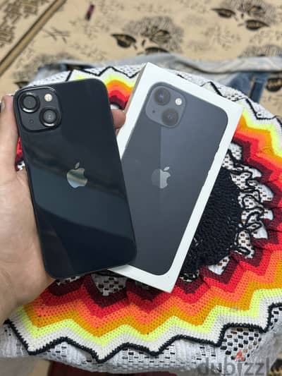 ايفون 13 مساحه 128 بطاريه 86 ومعفي ضريبه معاه كل حاجته وحالته زيرو
