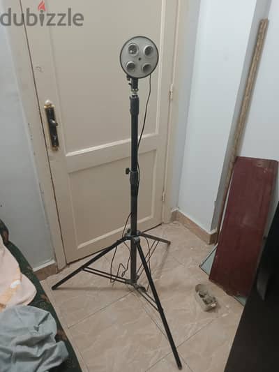 حامل للتصوير والإضاءة