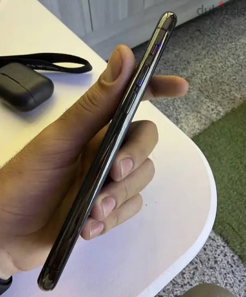 Apple - iPhone 11 Pro 3