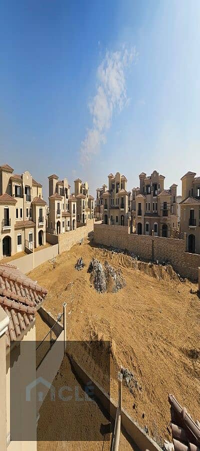 Semi-finished twin house in a prime location with a view of green gardens is for sale at a special price in City Gate Compound, New Cairo. BUA 282 Sqm