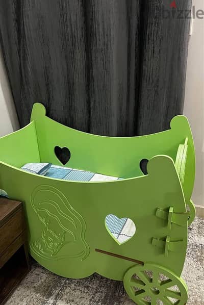 سرير اطفال