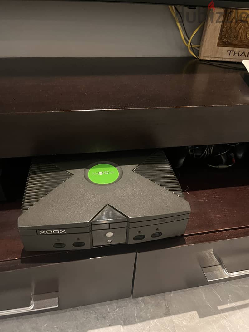 Xbox One with 2 wireless joysticks 1