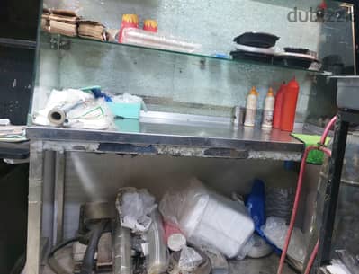 تربيزة كبيرة استانلس تقيل دورين وفيها زجاج سكوريت