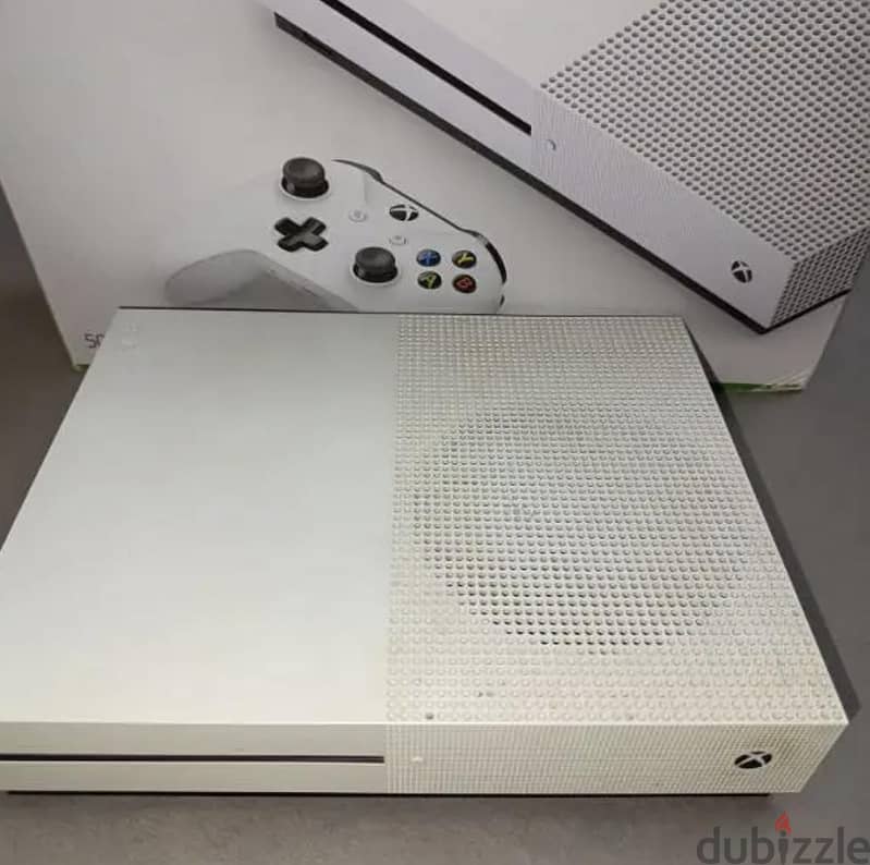 XBOX ONE S 512GB with controller 1