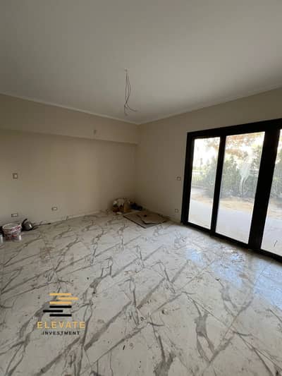 شقة للبيع في District 5 التجمع الخامس | 175م أرضي بحديقة | 3 غرف | تشطيب كامل | مطبخ وتكييفات