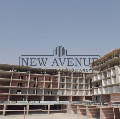 حدة تجارية مناسبة للبنوك داخل Marketplace بالقاهرة الجديدة، بموقع استراتيجي بالقرب من AUC. تقع الوحدة في الدور الأرضي، مما يوفر أعلى معدلات الظهور