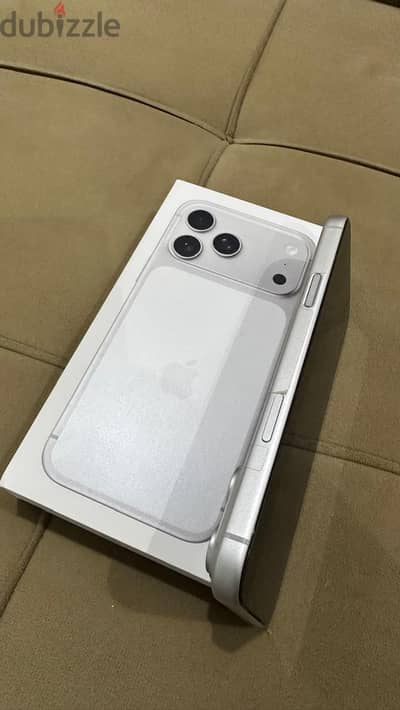 آبل - آيفون 17 برو ماكس