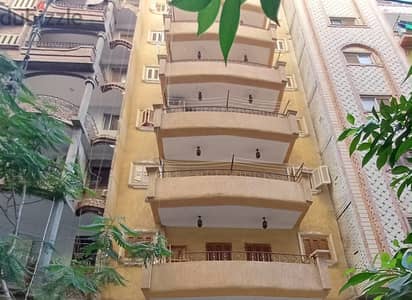 شقه للبيع مميزه في الاستاد خلف المقاولون العرب اول بلكونه