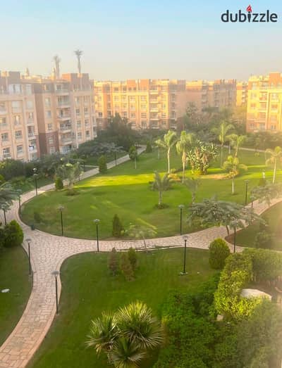 شقة للبيع جاهزة للسكن فيو وايد جاردن سعر مميز بالقرب من سترب مول والكرافت زون والخدمات 116 متر 3 غرف في مدينتي B11