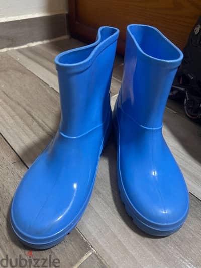 بوت  مقاس ٣٥،٣٦ استخدام بسيط جدا جداboot