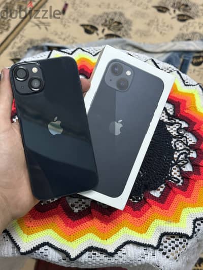 ايفون 13 مساحه 128 بطاريه 86 ومعفي ضريبه معاه كل حاجته وحالته زيرو