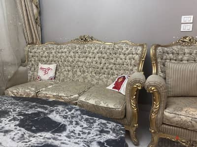 صالون كلاسيك مذهب استعمال راق بحاله ممتازه