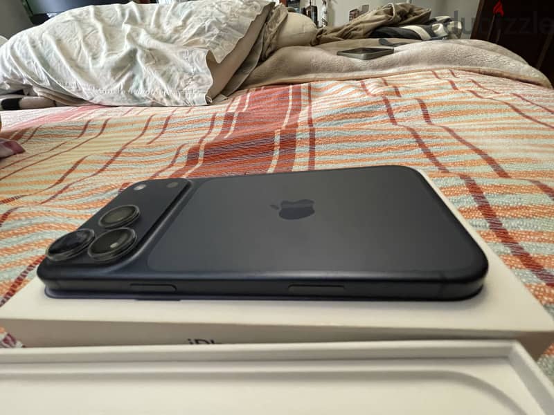 Apple - iPhone 17 Pro Max 2