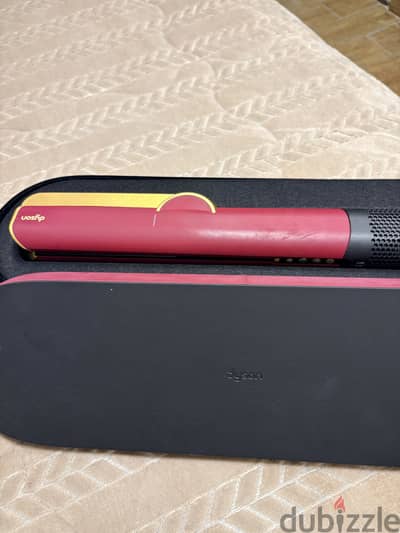 Dyson airstraight red color like new