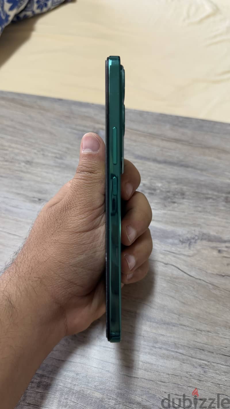 Vivo V40 Lite 3