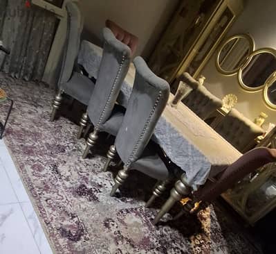 سفرة  للبيع ترابيزة و٨ كراسي