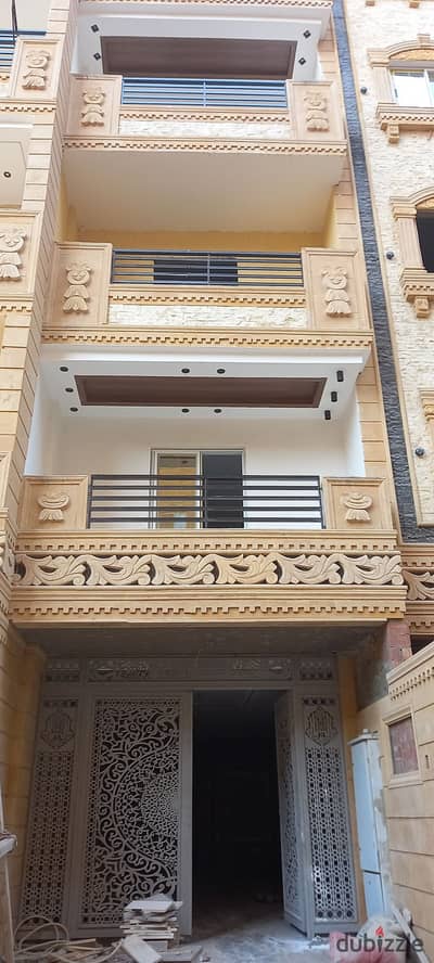 شقه ١٢٠ متر طوب احمر جانبية