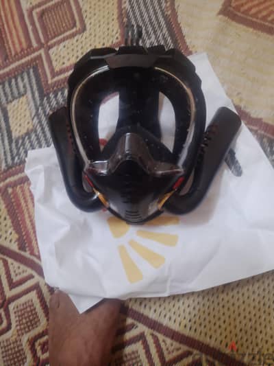 ماسك وجه بفتحتين للتنفس