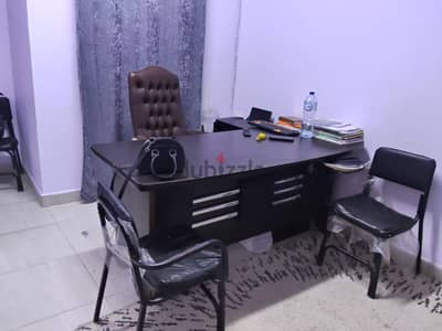 مكتب كبير خشب في معدن