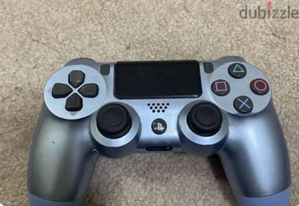للبيع يد تحكم PS4 أصلية Sony – Silver Edition