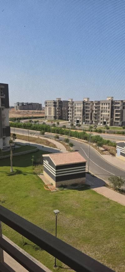 شقة اول سكن للايجار كمبوند جنه2 بالشيخ زايد تشطيب الترا مودرن فيو مفتوح لوكيشن مميزFirst-occupancy apartment for rent in the Janna 2 compound,