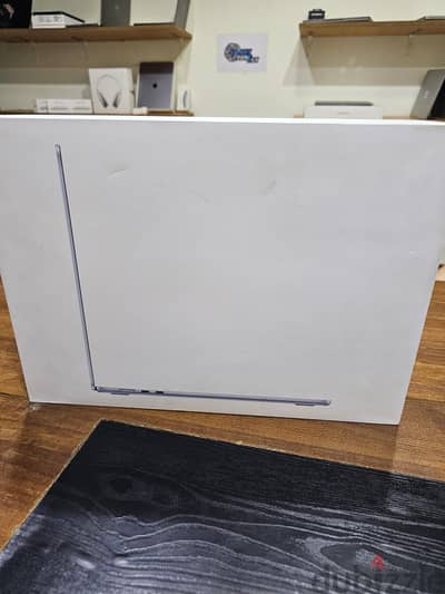 Macbook Air 15 inch 16/256 New