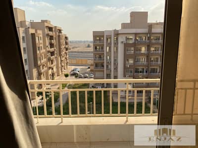شقة للايجار بكمبوند وصال