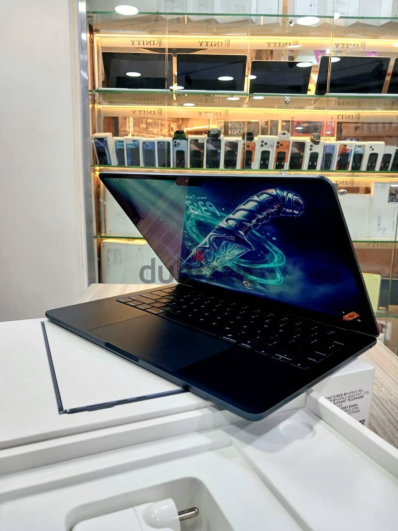MacBook Air M2 13. inch 1