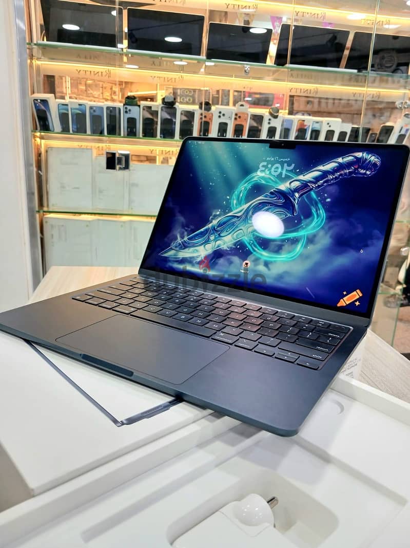 MacBook Air M2 13. inch 2