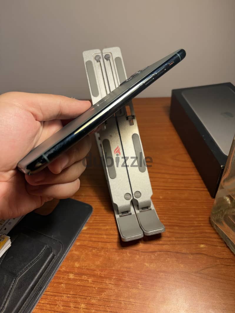 Apple - iPhone 11 Pro Max 2