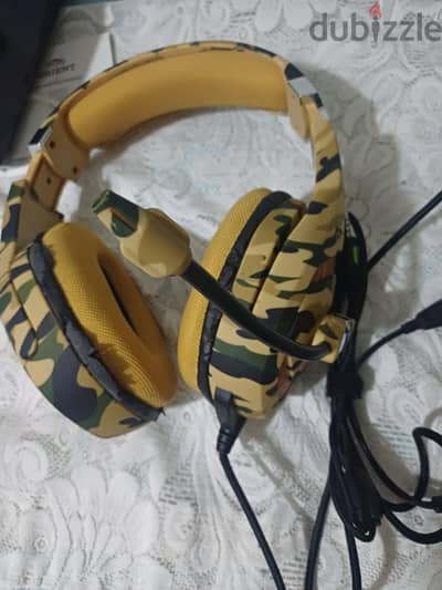 سماعه للبيع ب العلبه بتاعتها استعمال نظيف جدا
