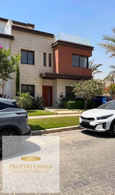For serious buyers only, villa for sale at a low price. Installment over 9 years from Azar, large area, Smart compound with complete privacy and security around the clock. Villas only with a landscape view in the compound next to Mivida.