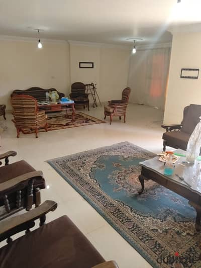 شقة للبيع في مدينة نصر شارع الطيران مسجله شهر عقاري 220 م الصافي 153 متر ثلاث غرف نوم واثنين حمام ريسبشن ثلاث قطع في شارع الطيران خلف مصر والسودان شارع الامام ابو حنيفه حصه في الجراج حصه في الارض دور ثاني اسانسير واجهه عماره مدخل شيك جدا مبانى الفينات مطل