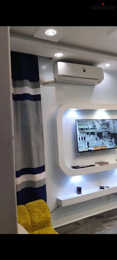 Furnished apartment for rent in Dokki, Al-Masaha Square. Hotel apartment with two bedrooms, a reception, a kitchen, and a bathroom. 30,000 is required per month for families.