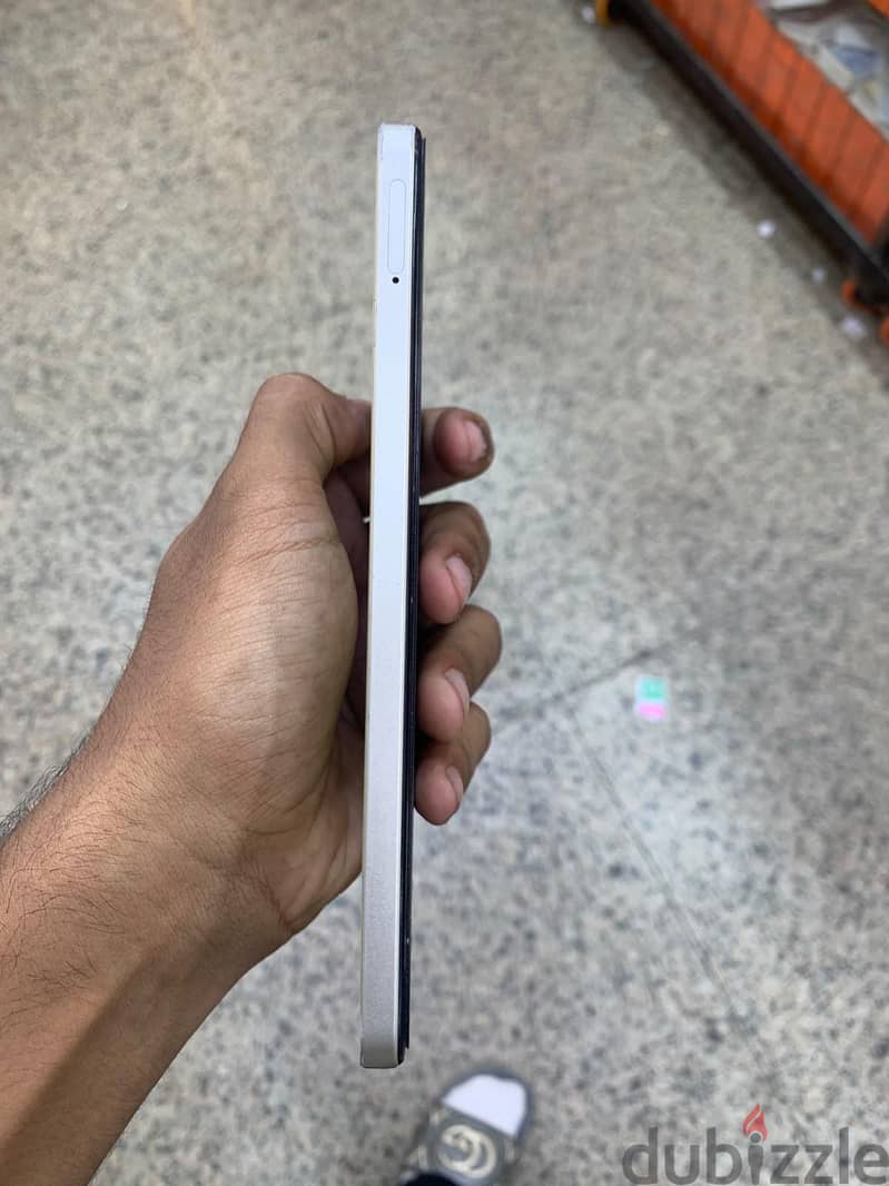 Realme C53 4