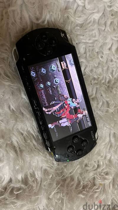 psp 1000+ لعبة300 +شاحن + الكرت64جيجا +بطارية