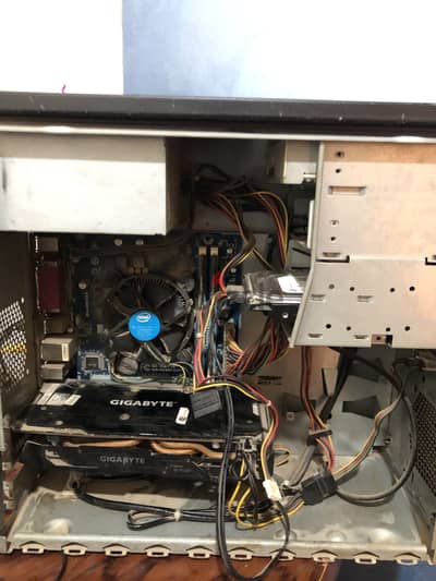 جهاز تجميع يشغل بابجي و فالو و فيفا rx570 ram8 500hdd