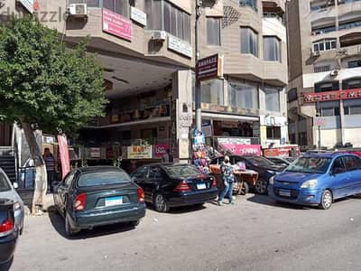 محل ٣٧٠ متر رخصه تجارى دور اول ناصيه شارع كليوباترا