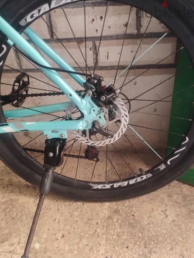 جلاكسي a6 بحاله ممتازه مقاس 26 شفترات شيمانو وكاوتش عجل bmx بحلته