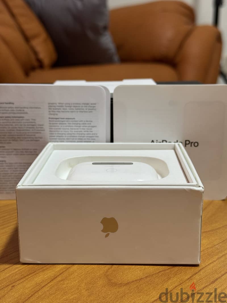 AirPods Pro 2 case + left side (original) 2