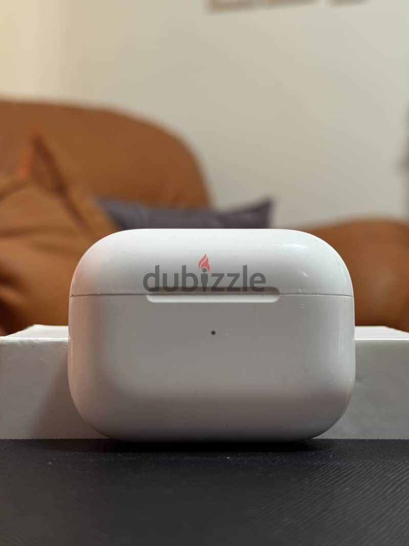 AirPods Pro 2 case + left side (original) 3