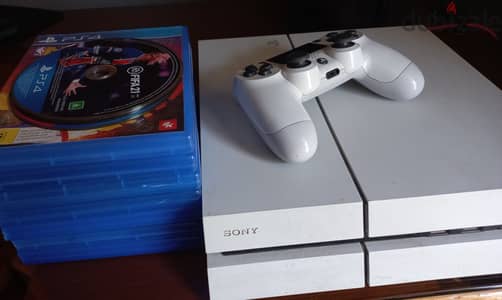 PlayStation 4 (500GB) بحالة ممتازة + مجموعة ألعاب متنوعة