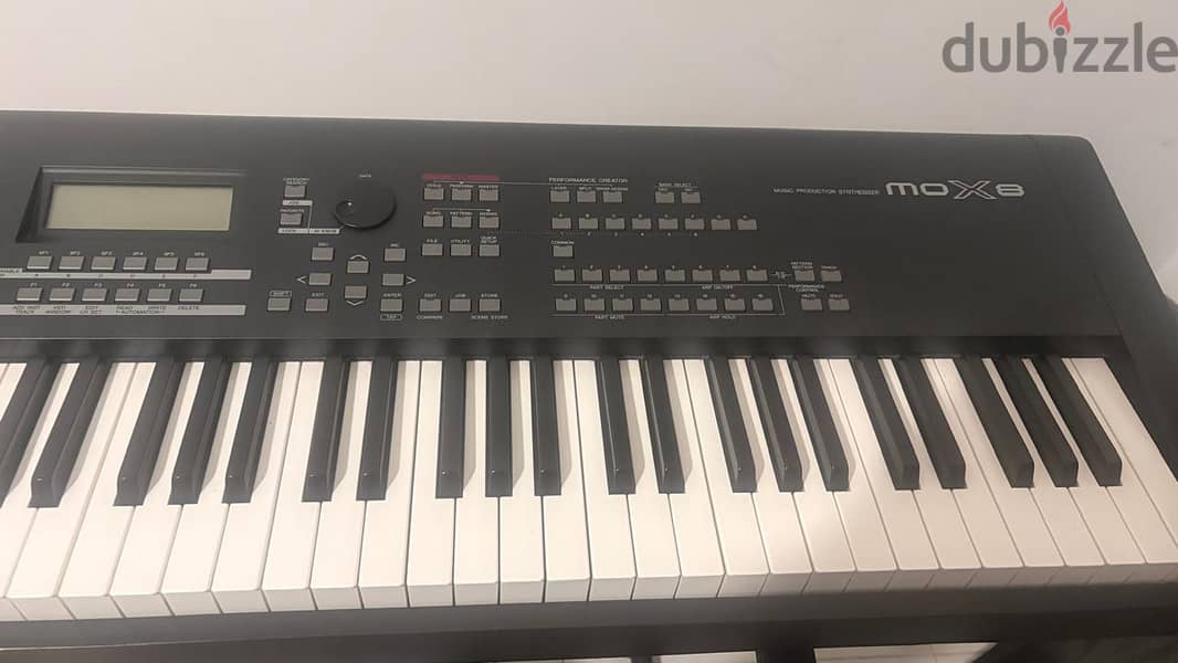 YAMAHA  MOX8 1