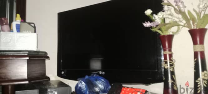 شاشة  تلفزيون