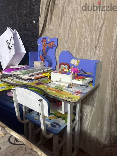 مكتب للمذاكرة مخصص للاطفال (kids table)