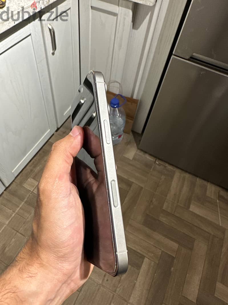 iPhone 16 pro 256gb 90% battery 2