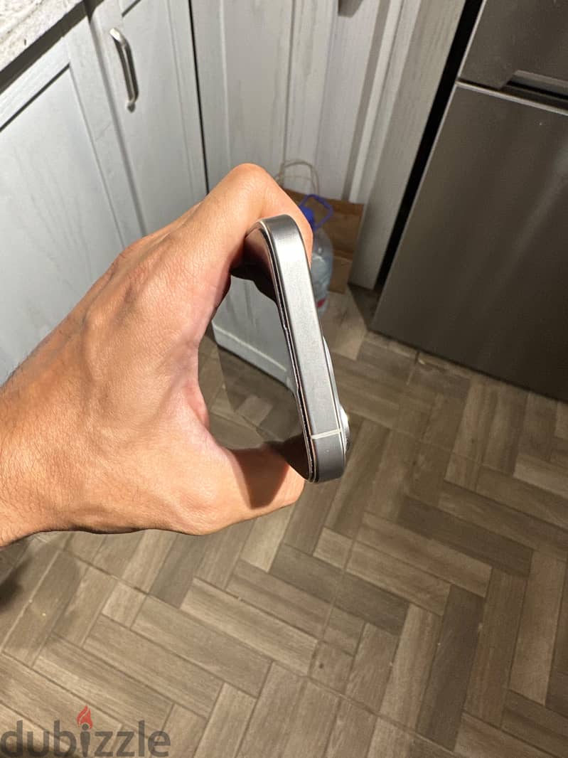 iPhone 16 pro 256gb 90% battery 3
