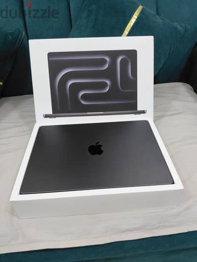 MacBook pro m5 Ram ١٦ Hard Tera SSD Open Box