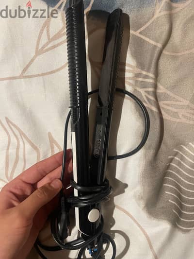 hair straightners للبيع حالتها ممتازة