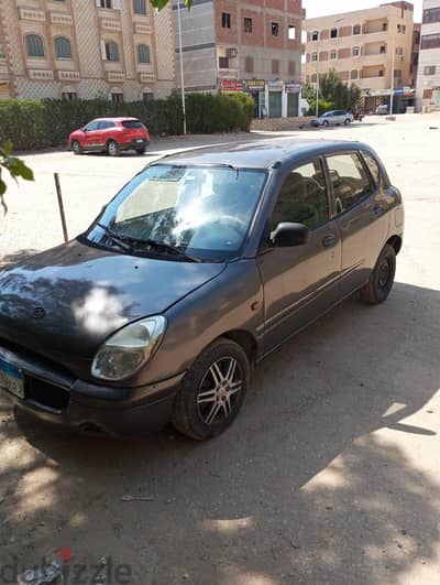 دايهاتسو سيريون 2000
